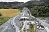 Dronefoto av veibygging og tunnelarbeid ved nye E6 ved Væretunnelen i kupert landskap.