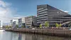 Moderne kontorbygg med solcellepaneler ved vannet i Trondheim.
