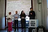 Fire personer på en scene foran en presentasjonsskjerm med Oslo Urban Week-logoer.